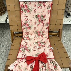 NWT VALENTINE ROSES & BOW TABLE RUNNER 14x72